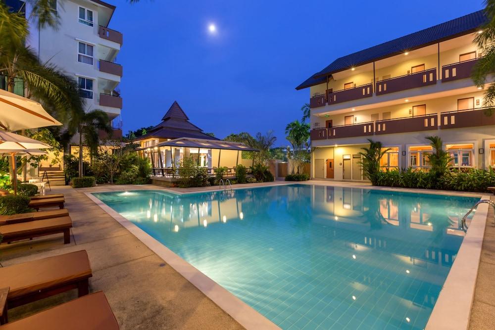 Chaiyapruek Suites