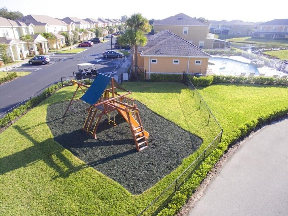 17413sb - Serenity Property Grounds