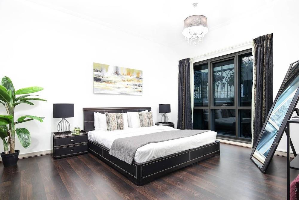 Remarkable & Gorgeous 1BR Loft in Jbr! Room