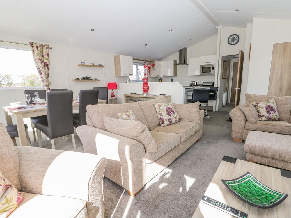 Superb Detached Lodge Located on Skipsea Sands Interior