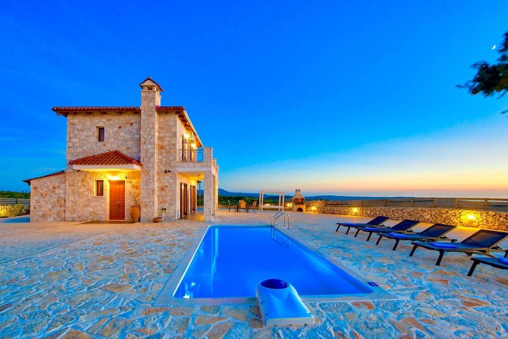 فيلا تراديشينال 1