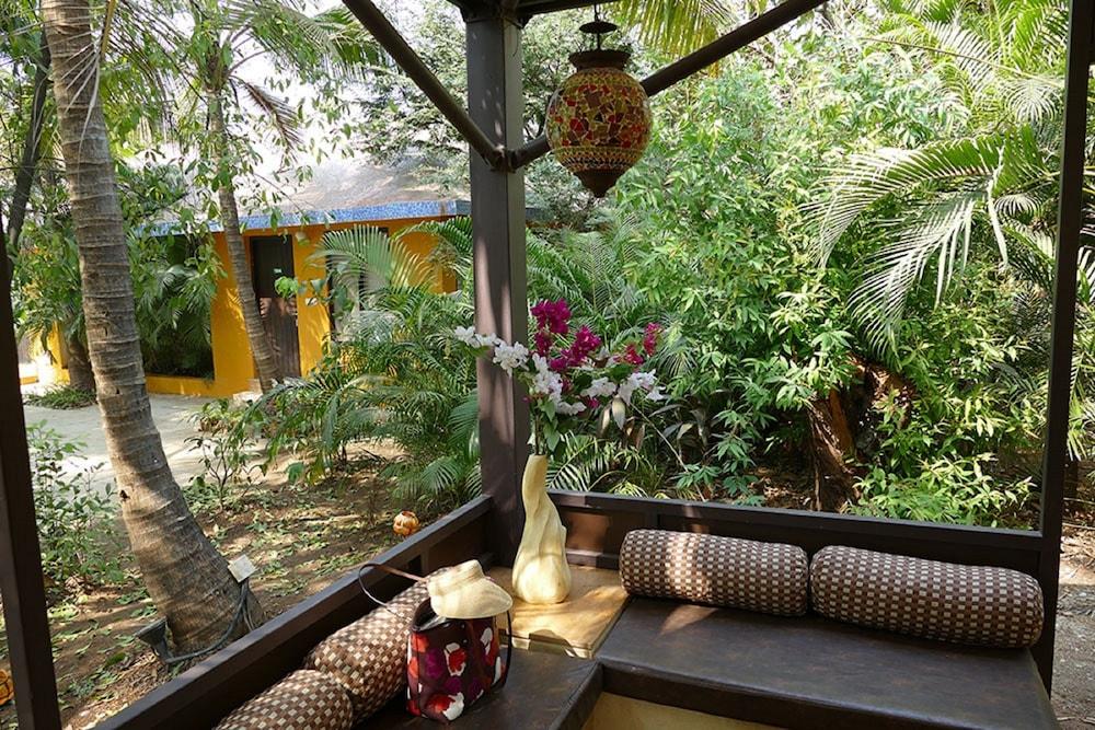 Mango Farm House Awas