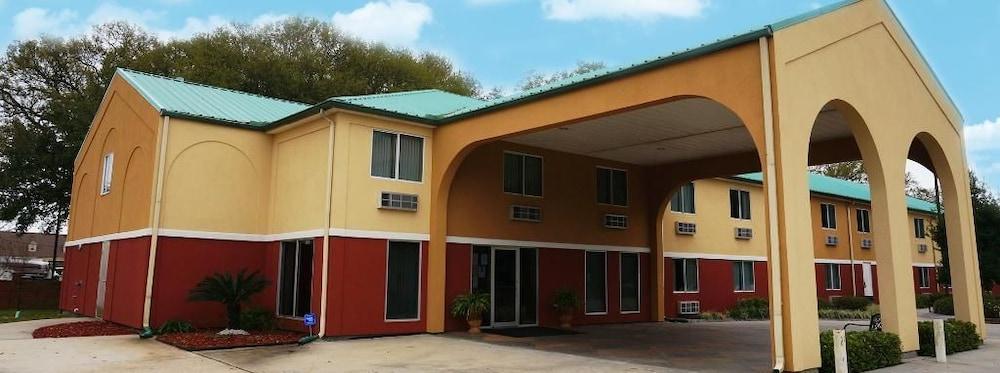 Riverside Hotel