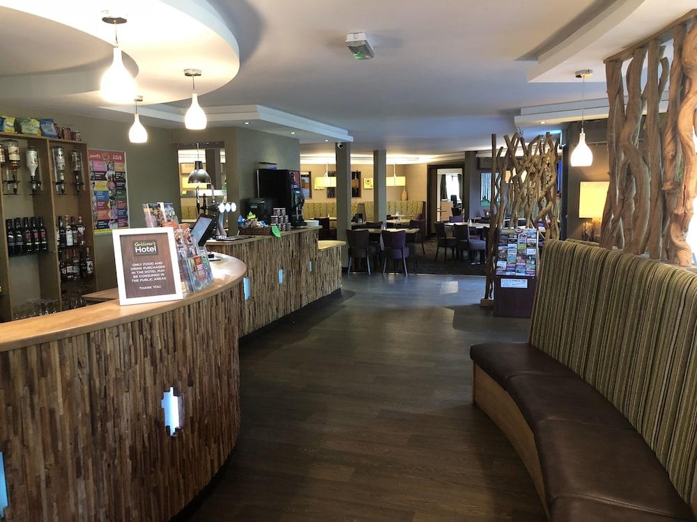 Gulliver's Hotel Reception