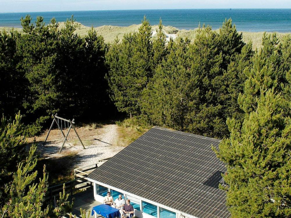 Luxurious Seaside Holiday Home in Jerup