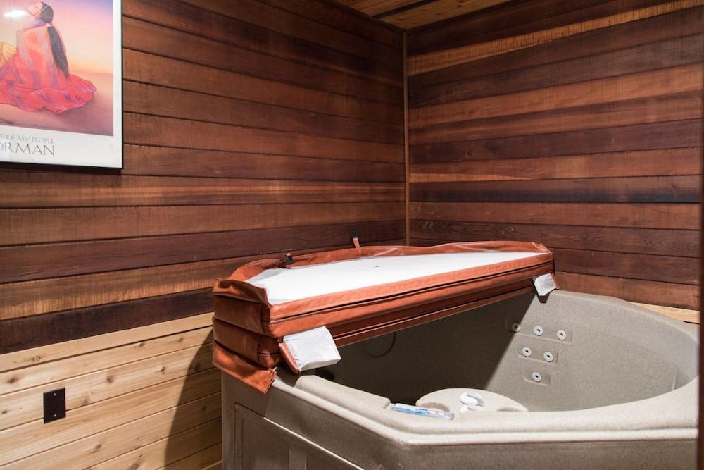 Big Sky - Skycrest 1705 Indoor Spa Tub