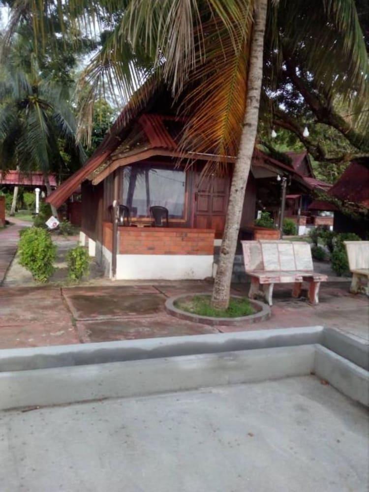 Charlie Langkawi Motel Exterior