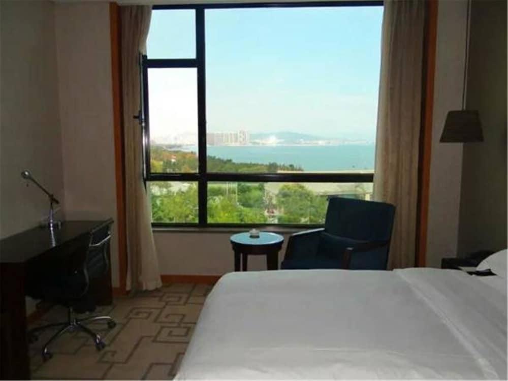 Weihai Guishe Fourseasons Hotel Room