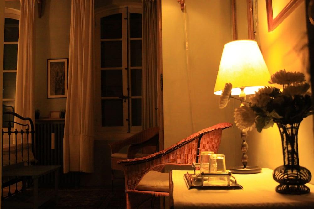 Rue du Château Room