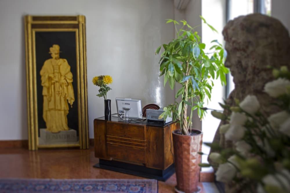 Palazzo Brunaccini Boutique Hotel