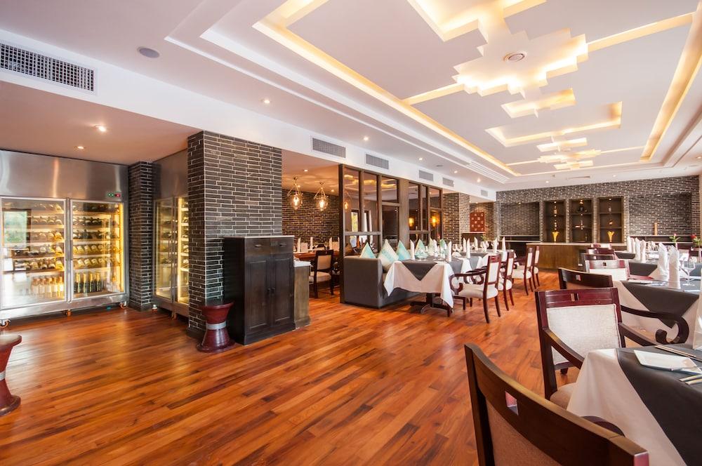 THE PRIVILEGE FLOOR by Lotus Blanc Interior Detail