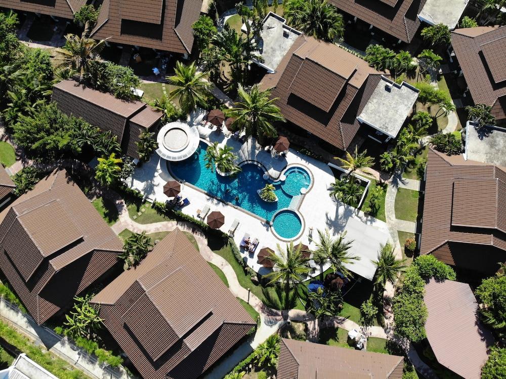 BLU PINE Villa & Pool Access