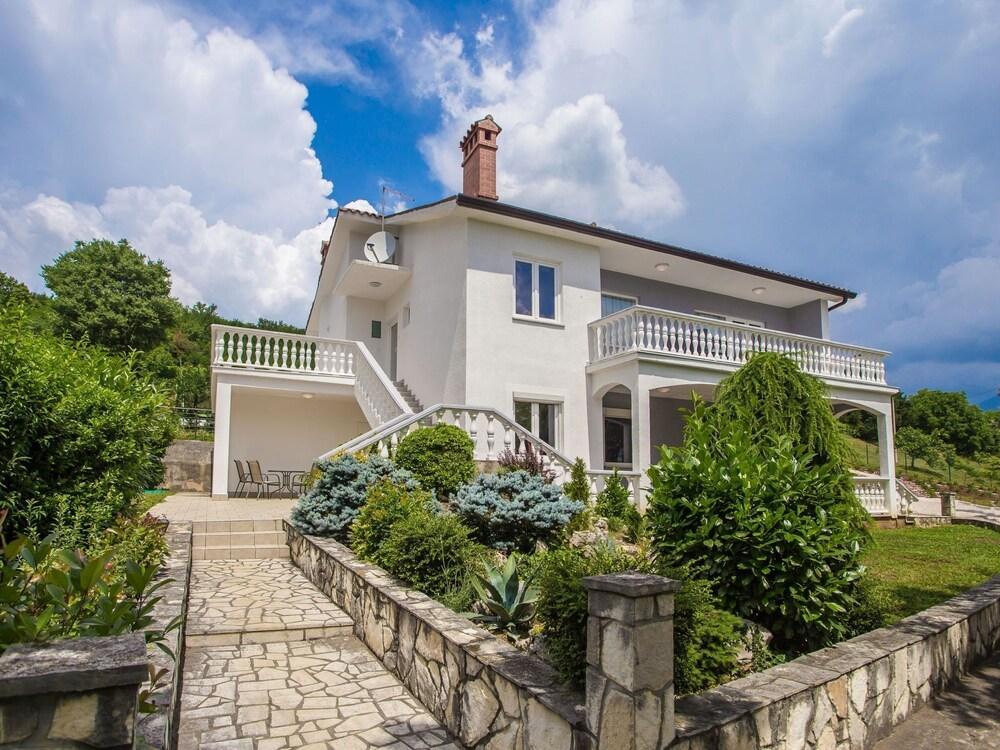 Modern Detached Villa With Swimming Pool Near Mountains of Ucka, Beach at 10 km Exterior