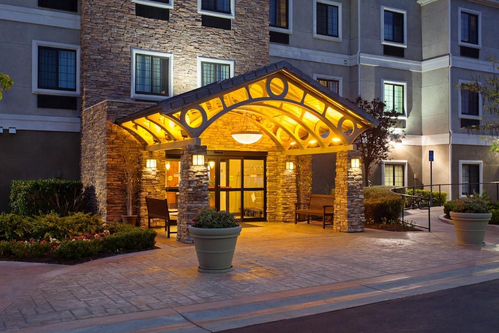 ستاي بريدج سويتس ليك فوريست باي آيتش جي المنطقة الخارجية