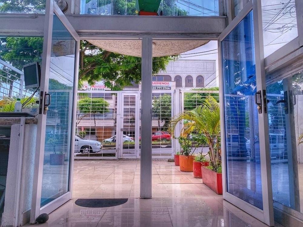 هوتل آيتش سي آر بيريرا المنطقة الخارجية