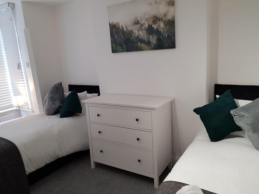 Campbell Apartment Room