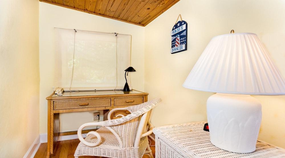Charm-captiva Room