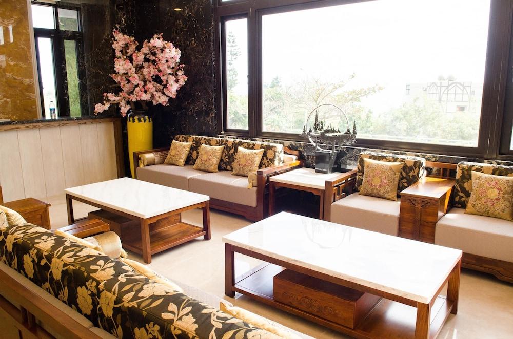 Hola sea view B&B Lobby Sitting Area