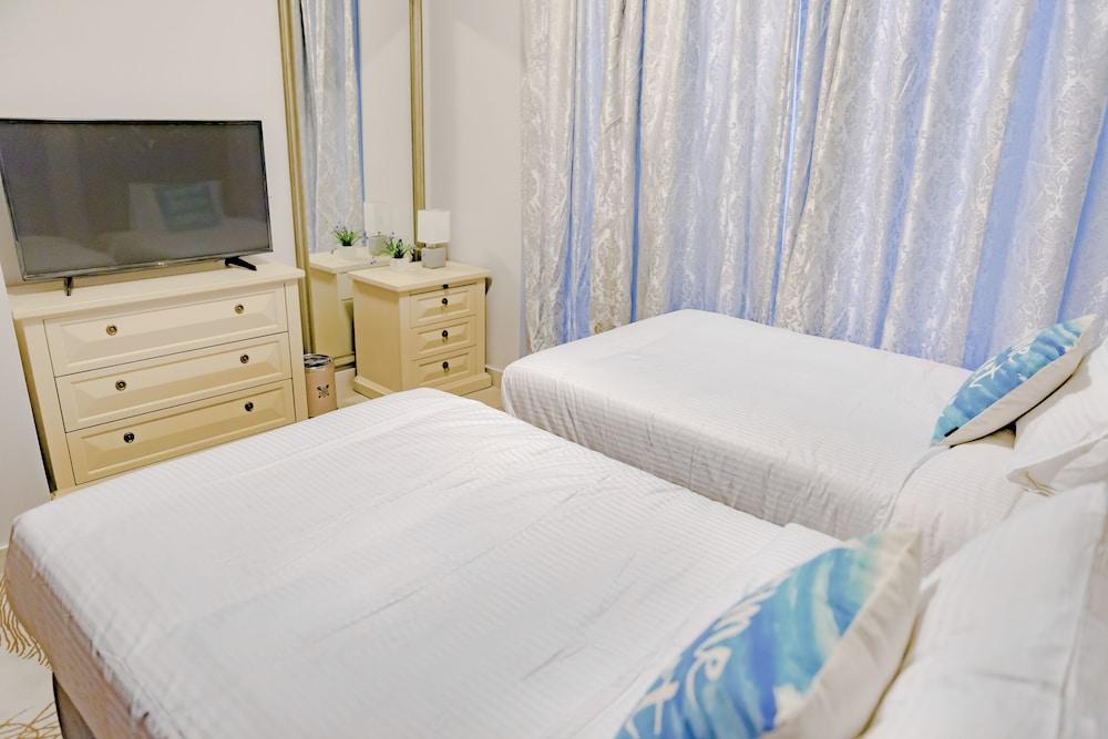 Bravoway Standpoint Tower B in Downtown Room