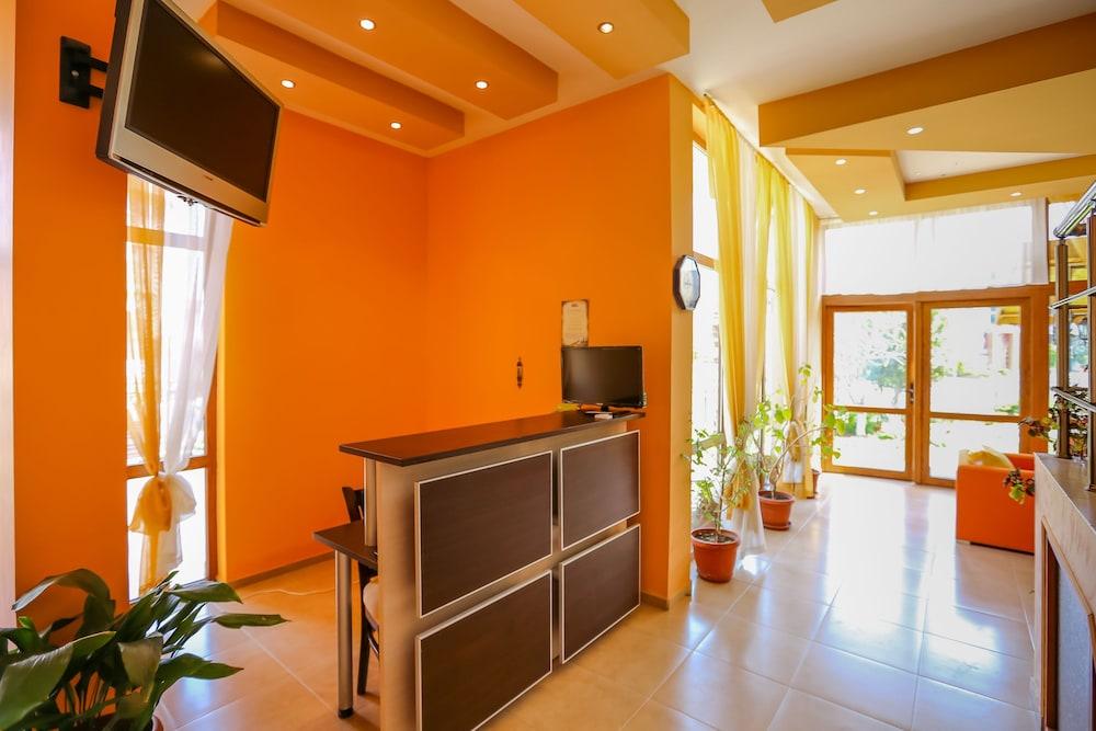 Triple Room in Dafinka Guest House Reception
