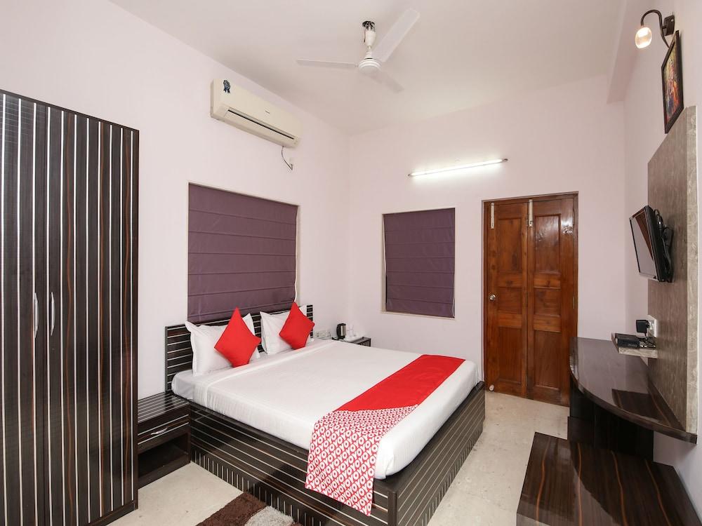 OYO 1760 Salt Lake Sector 1