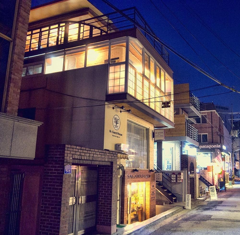 Br. Guesthouse Hongdae Featured Image