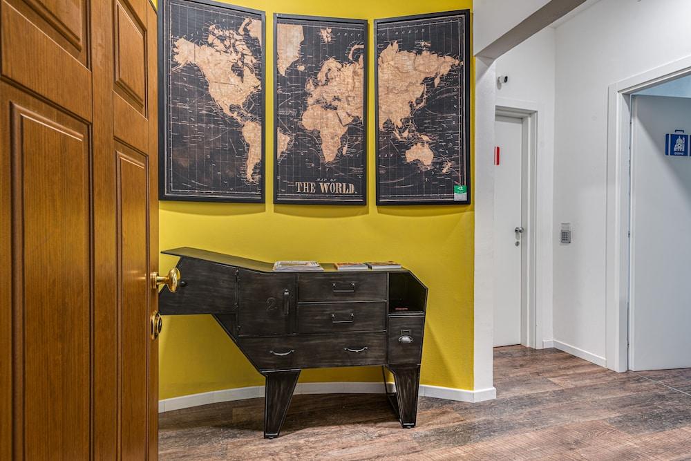 CoDe Rooms Interior Entrance