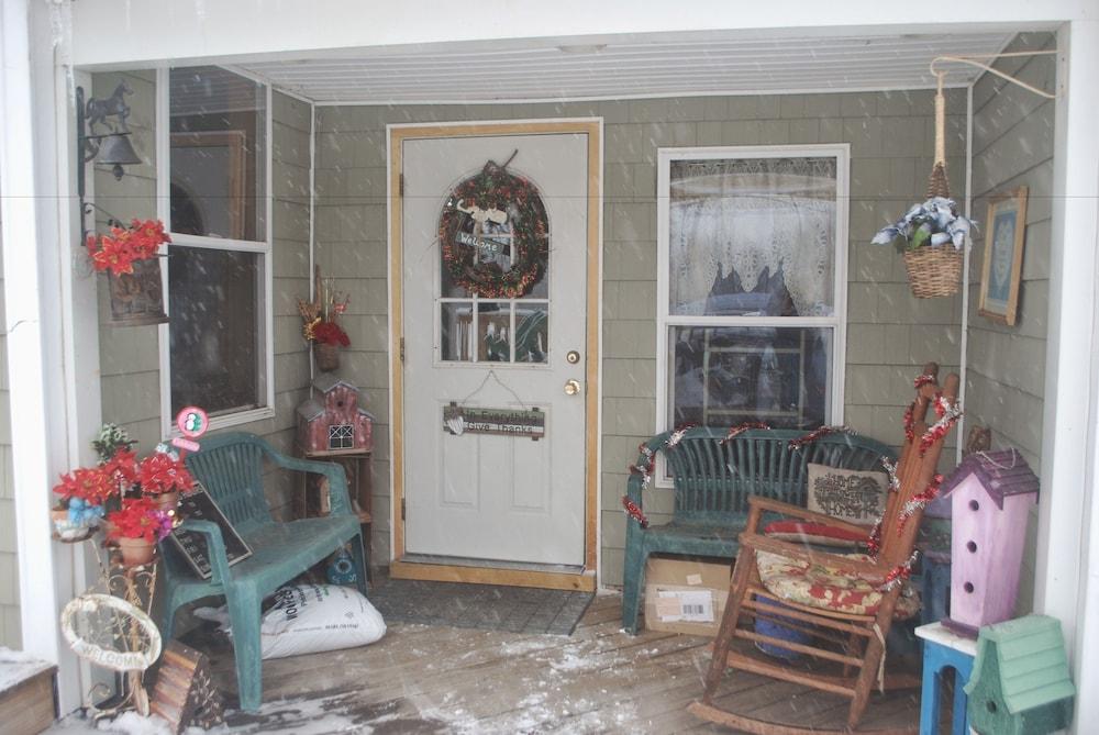 No View Farm Inn & Bakery Interior Entrance