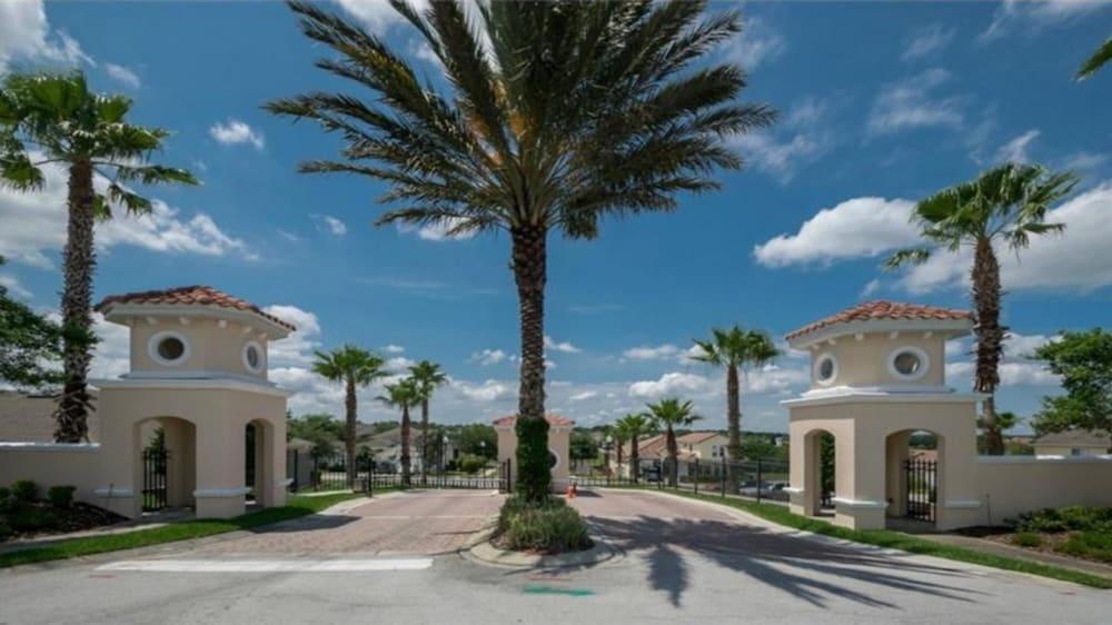 Calabay Parc at Tower Lake 215593 Exterior