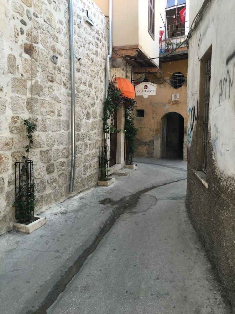 Cicekli Konak Exterior