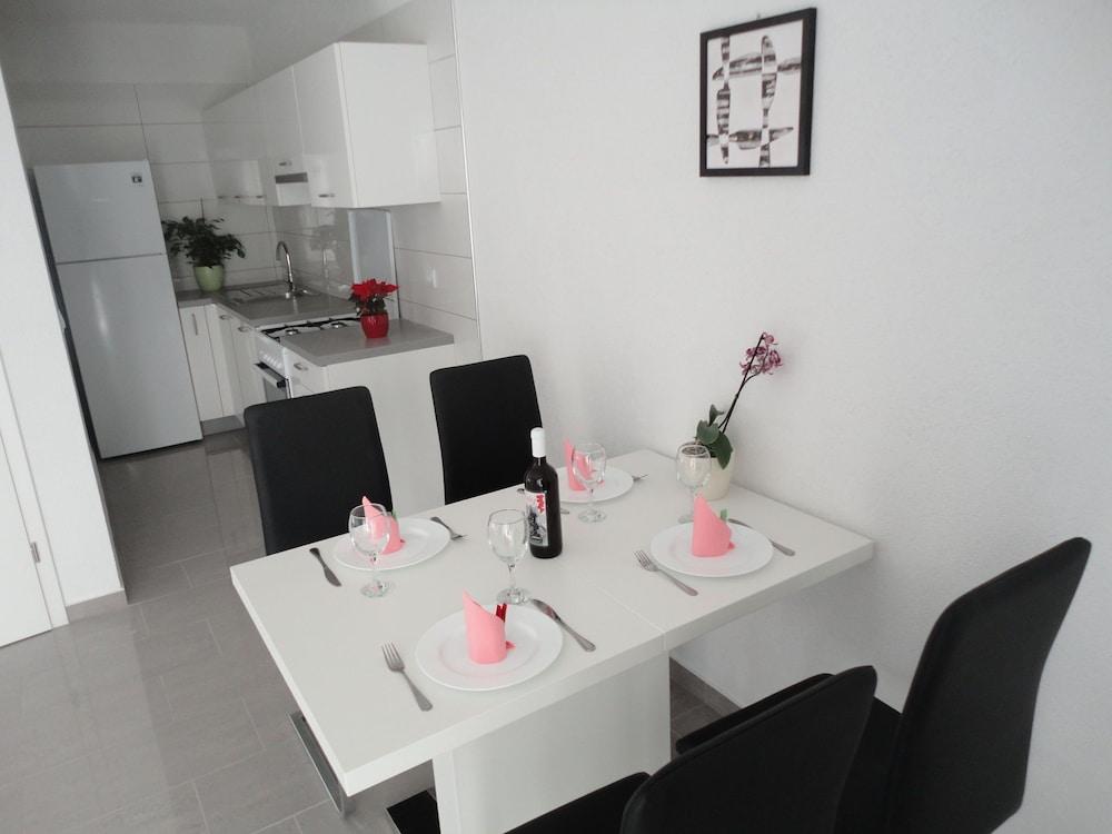 Adorable Apartment With Terrace & Beautiful Sea View Near the Sea Bay