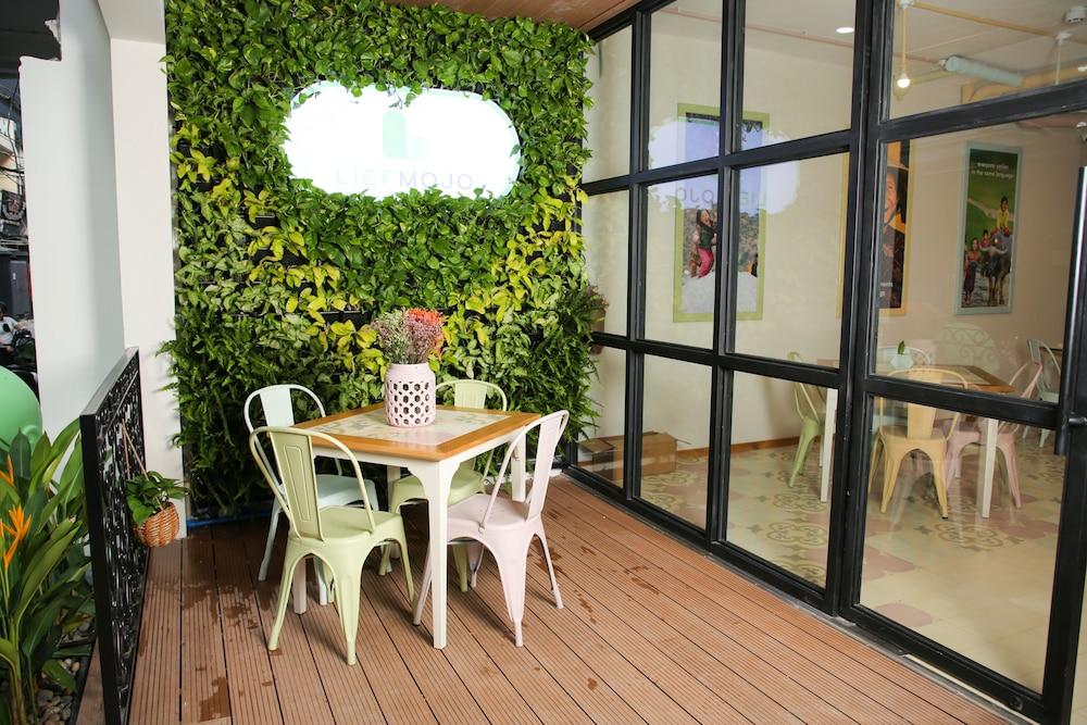Lief Mojo Saigon Lobby