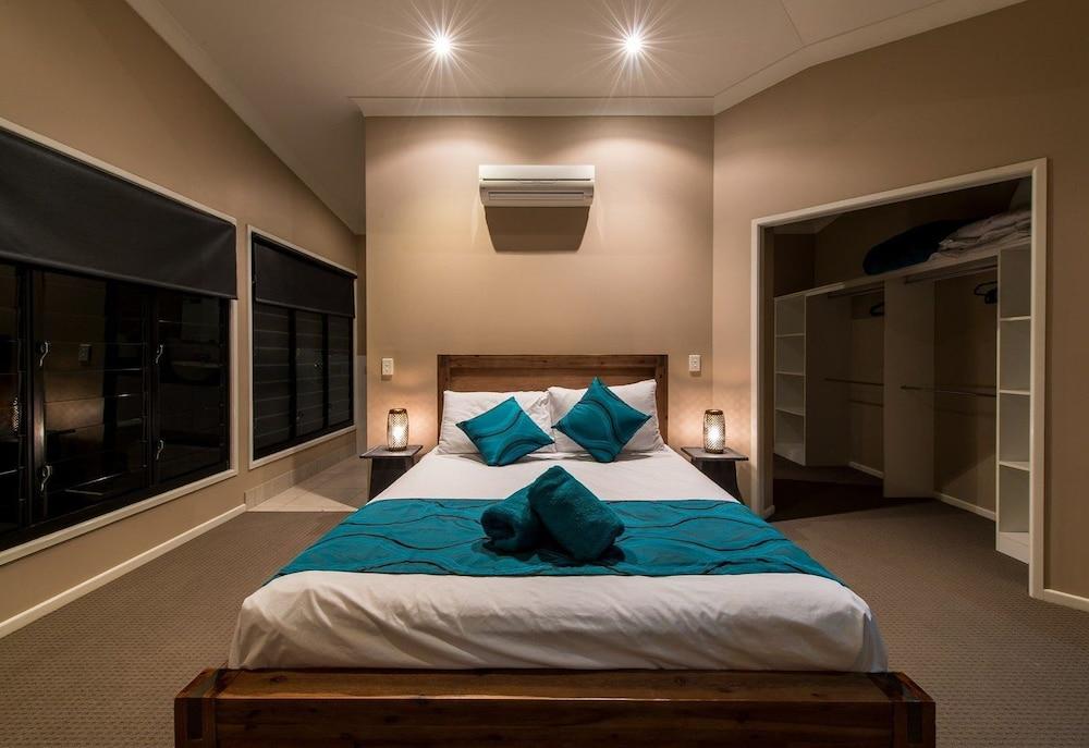 Larimar on Turtle Bay Room