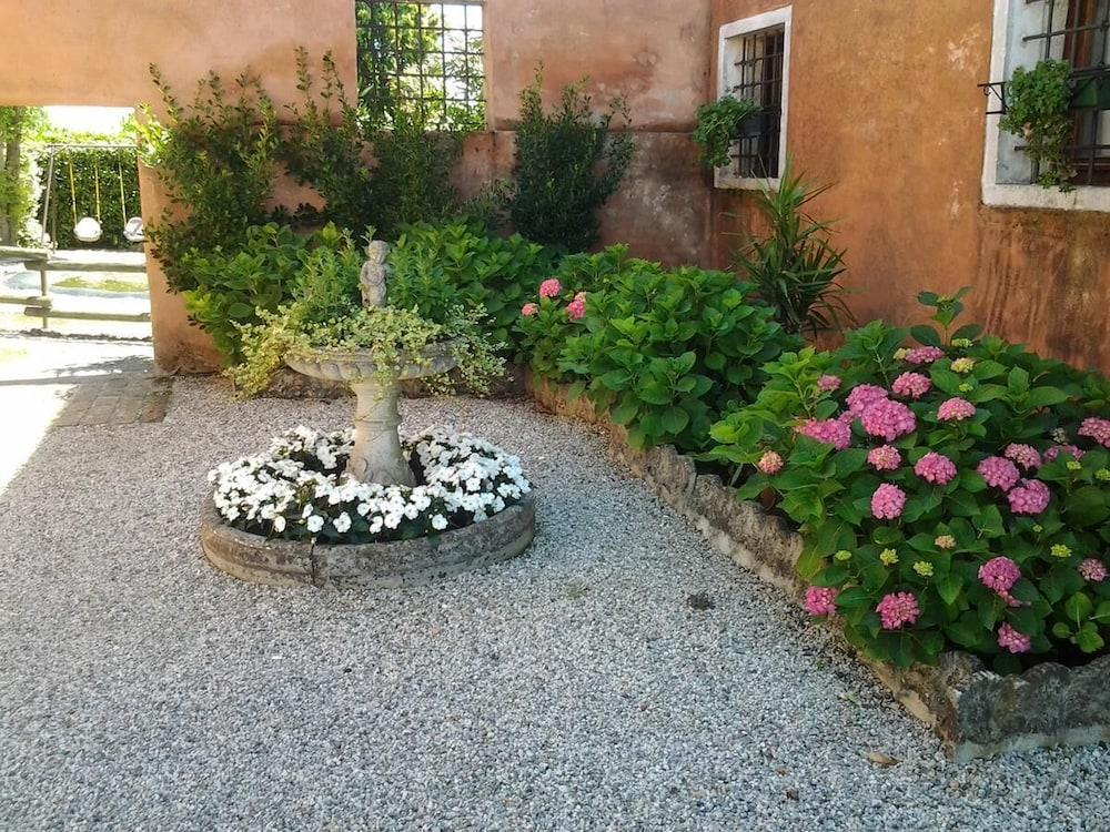 Barchessa Contarini Property Grounds