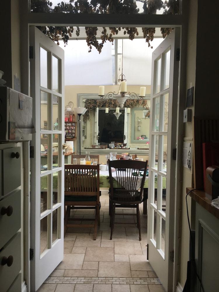 Gladstone Guesthouse Interior