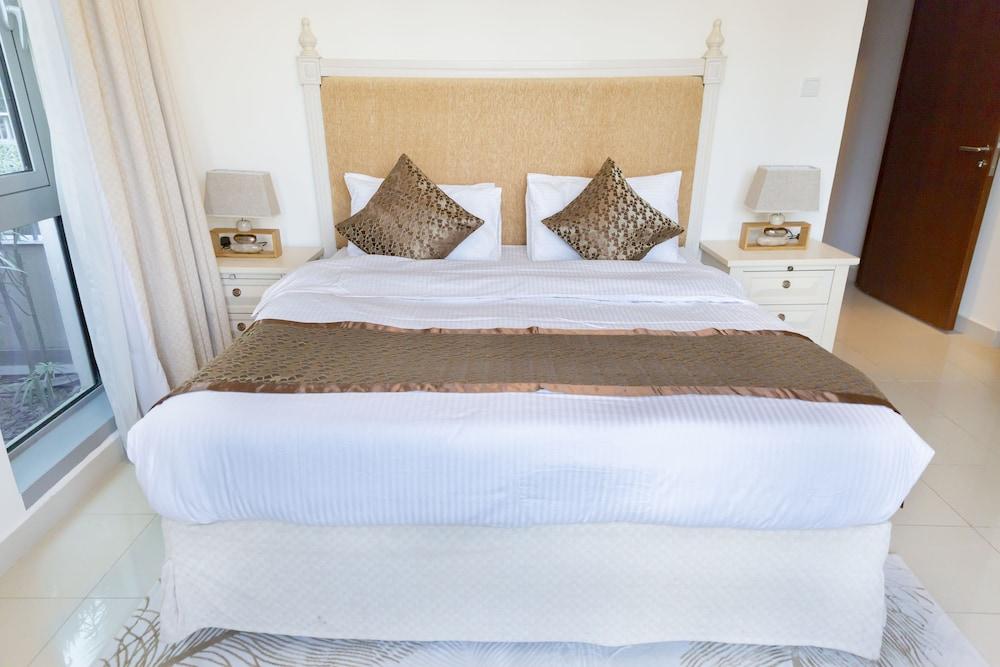 Bravoway Standpoint Tower B in Downtown Room