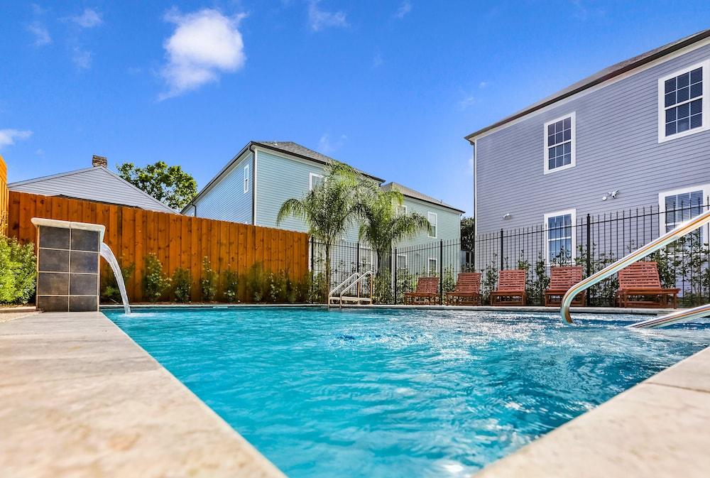 Modern 3BR Condo With Pool Waterslide