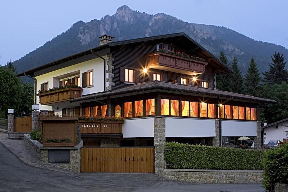 Albergo Max Meublè Featured Image