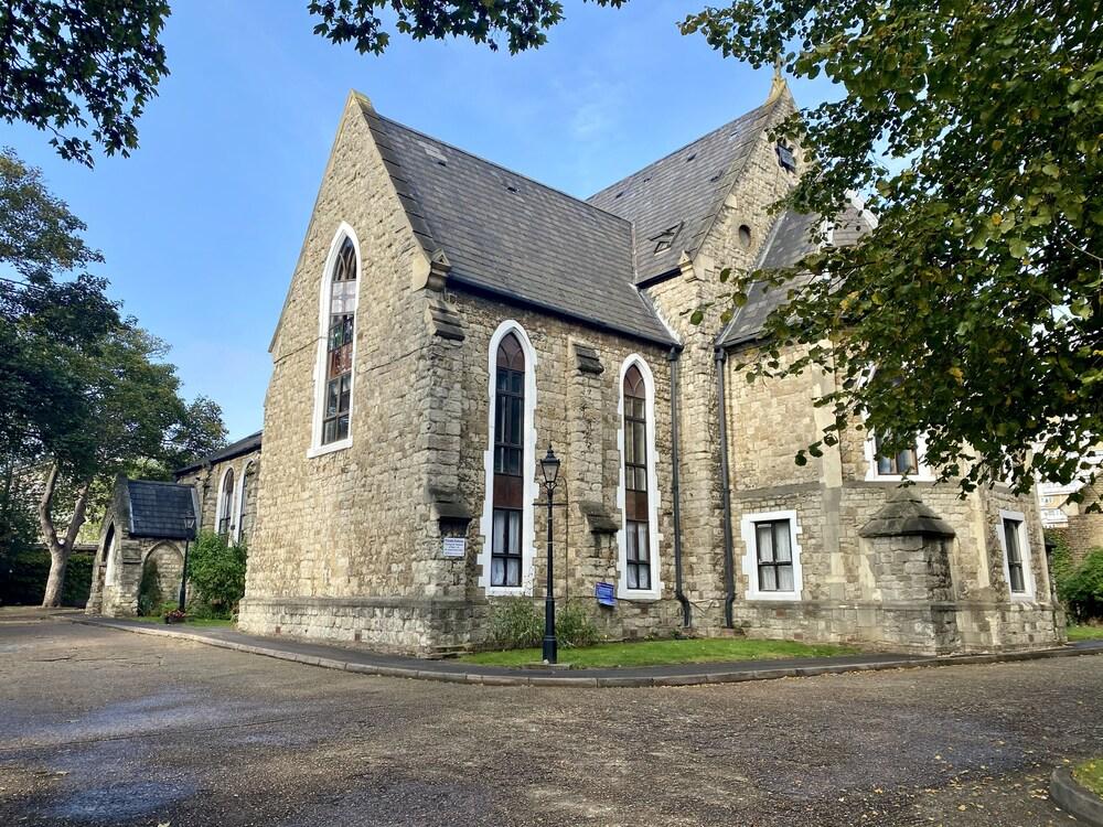 Rare 1-bed Church Converted Apartment in London