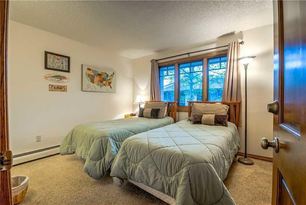 Phoenix 125 Room