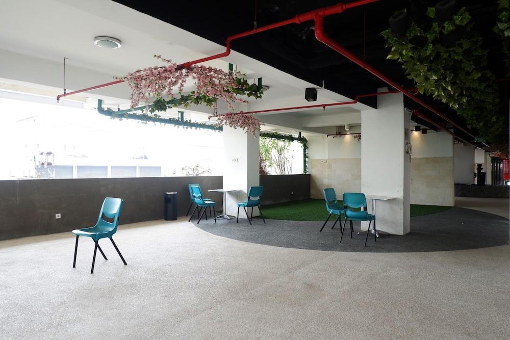 Spacious Studio Apartment at Pavilion Permata Exterior
