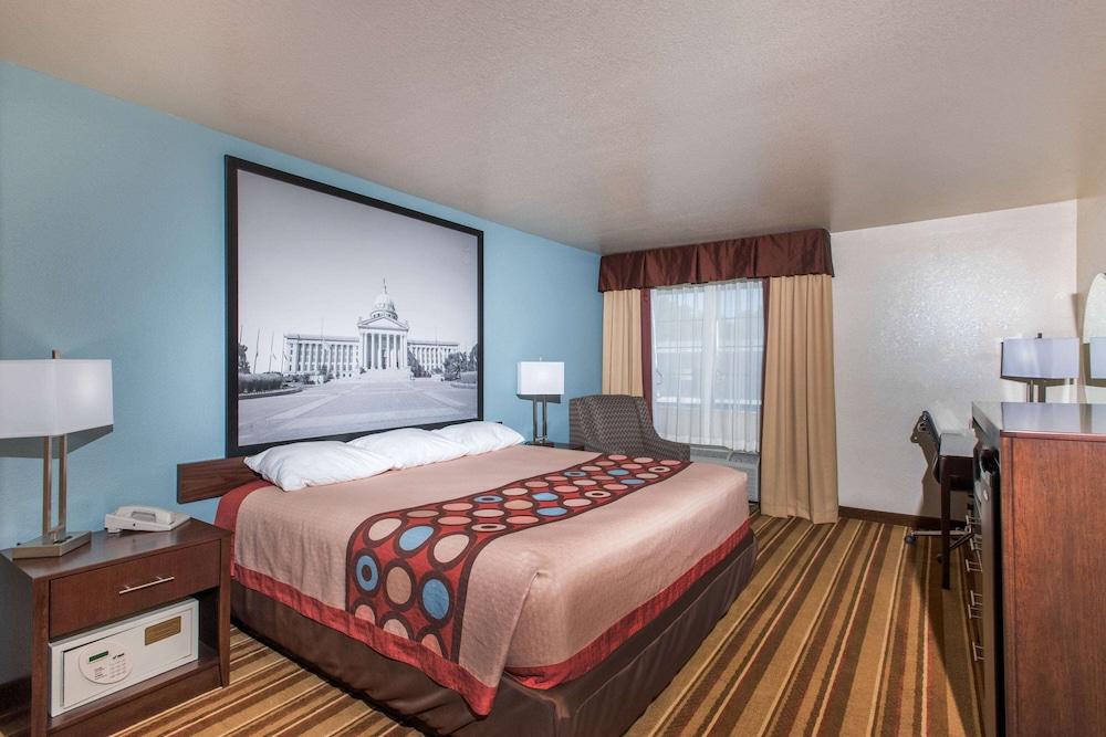 Super 8 by Wyndham Claremore OK Room