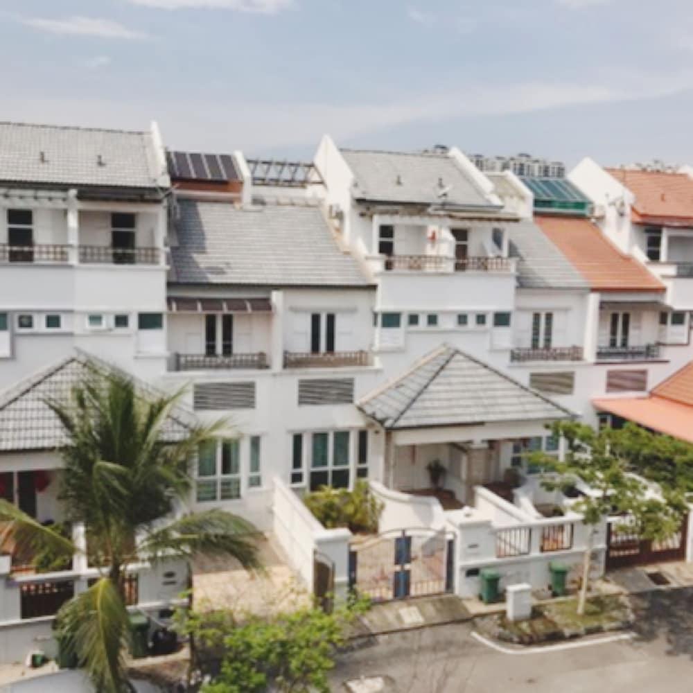 HomeStay Nimah Seaview Exterior