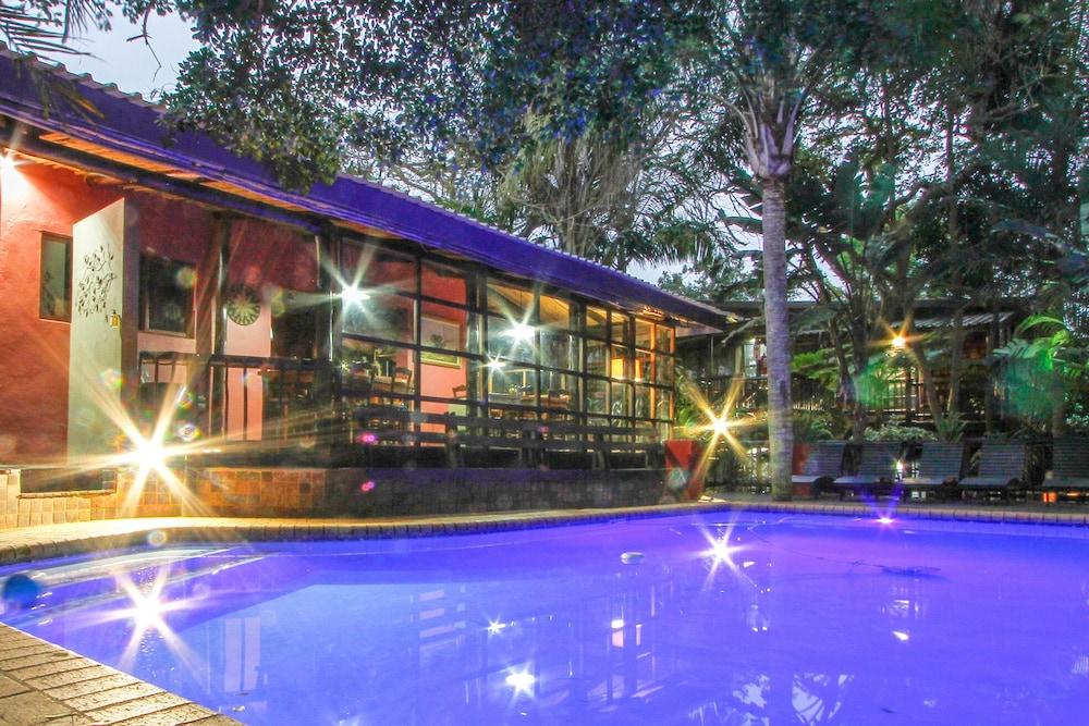 Umlilo Lodge Exterior
