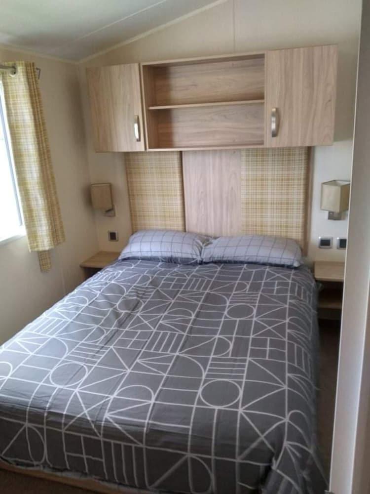 3 bed Static Caravan in Newquay 5 Mins From Beach Room