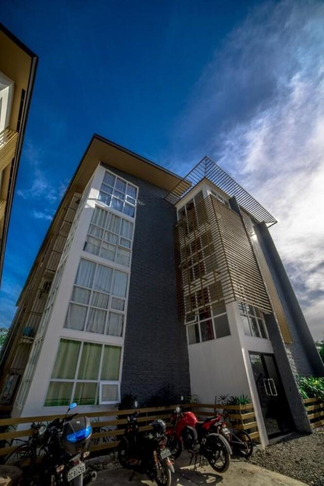 Bayanihan Flats Mactan Exterior