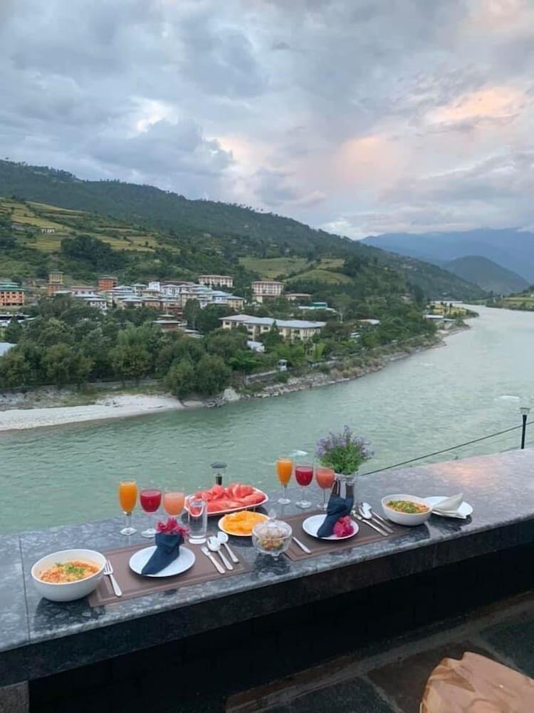Hotel River Valley