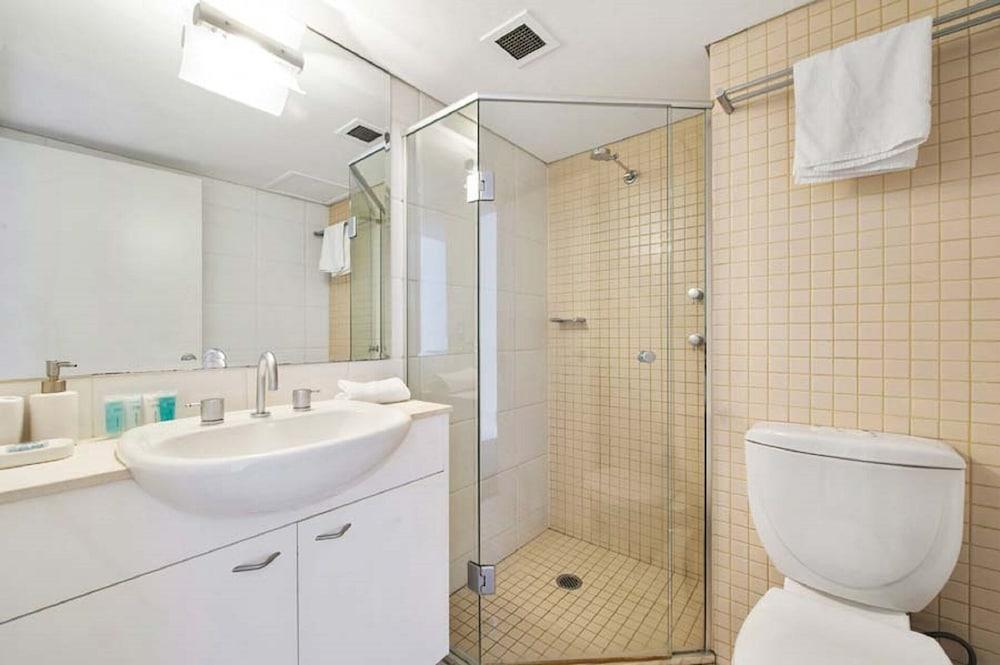 Bridge and Sails Bathroom