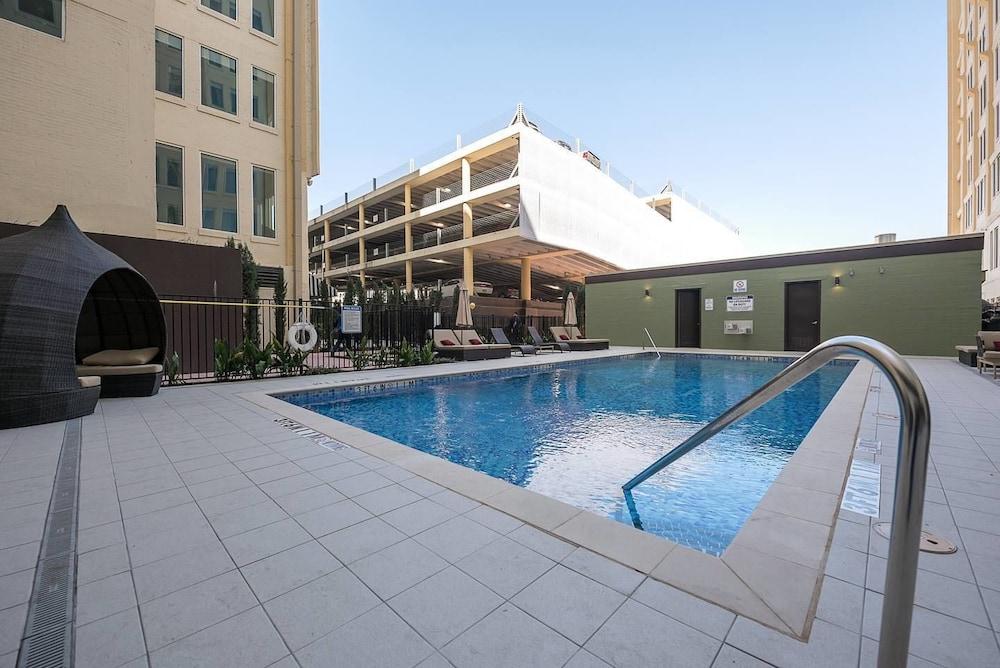 Beautiful 3bd Unit in Perfect Downtown Location Waterslide