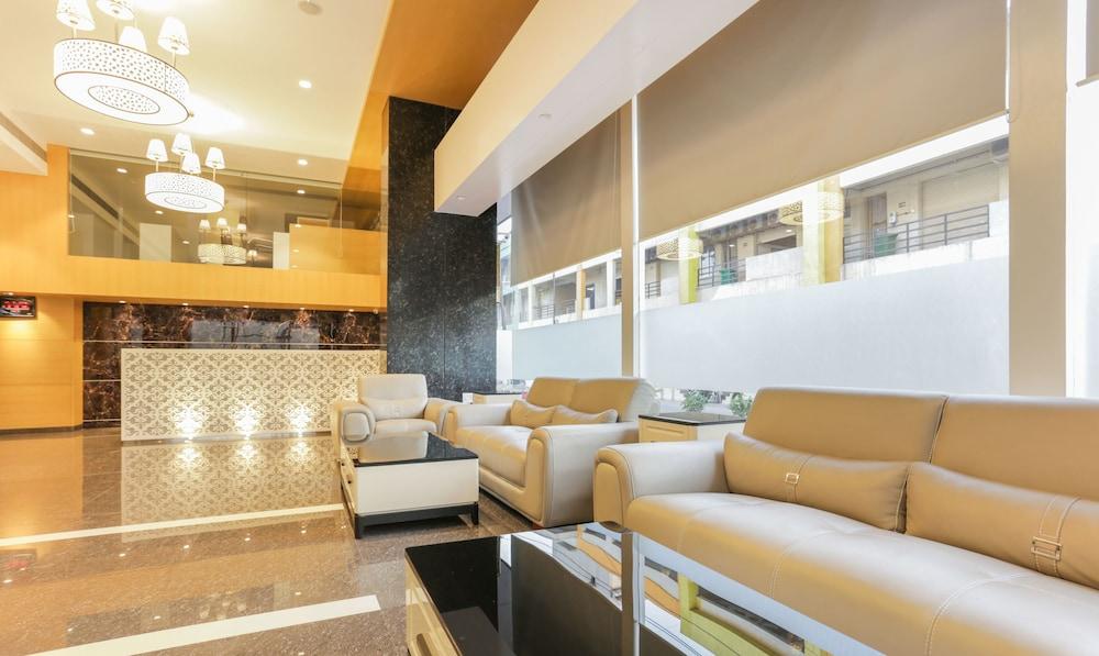 Treebo Select Gopalas Residency Lobby Sitting Area